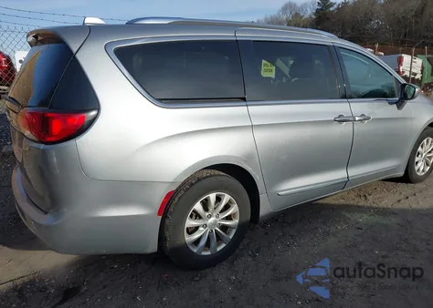 2019 Chrysler Pacifica Touring L z USA, uszkodzony, nr VIN 2C4RC1BG7KR732553